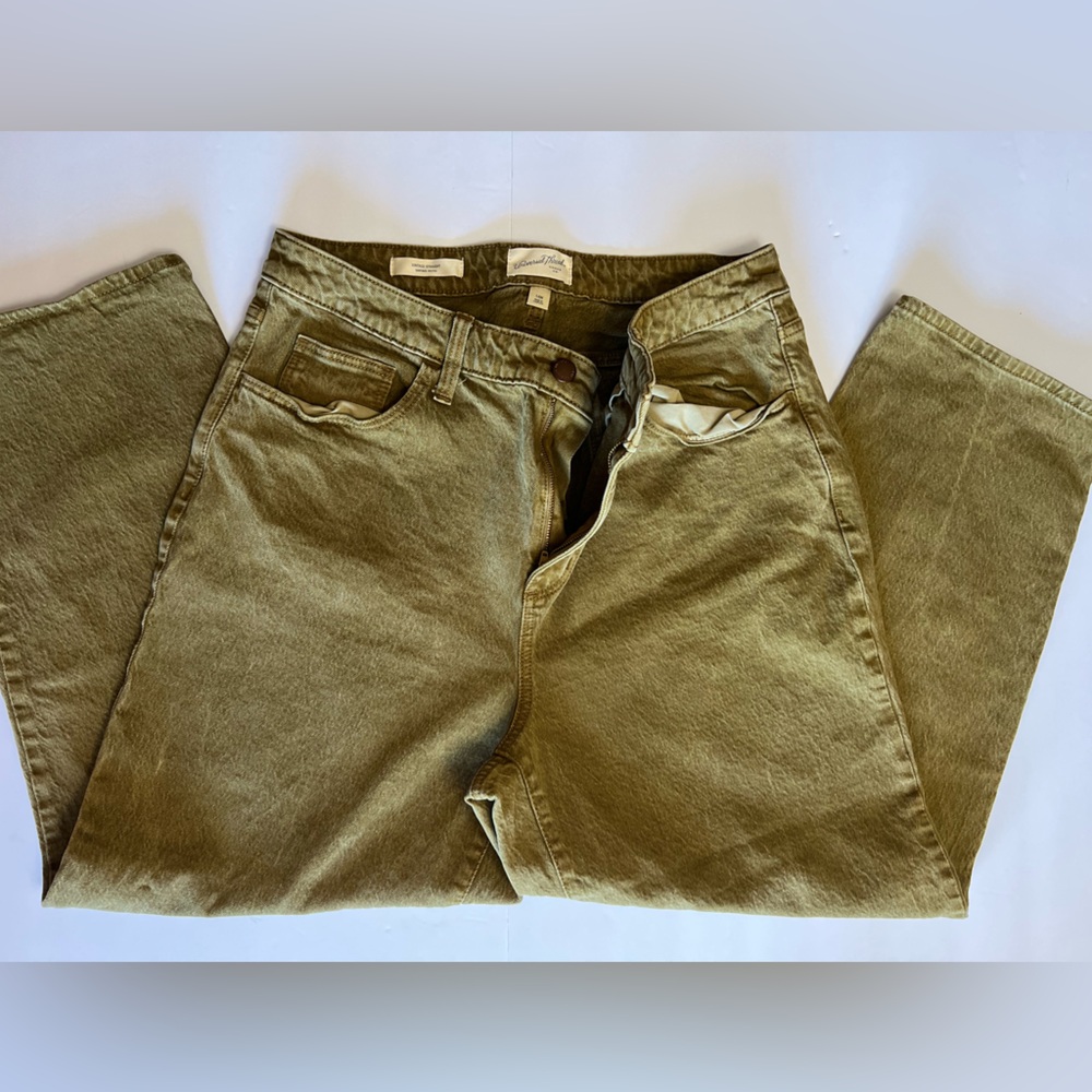 Universal Thread Khaki Vintage Straight Shorts